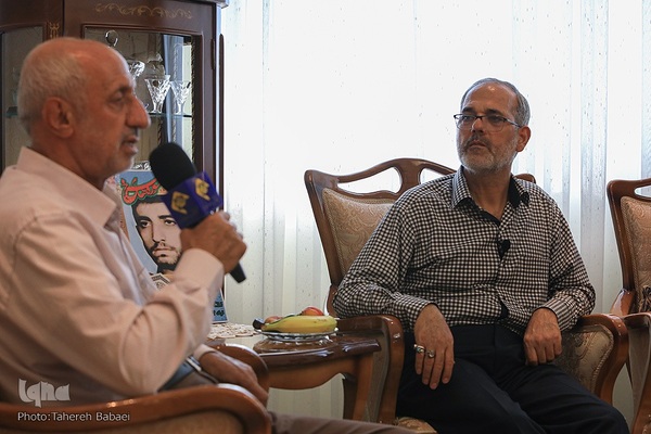 دیدار جامعه قرآنی با خانواده‌ شهید محمدصالحی
