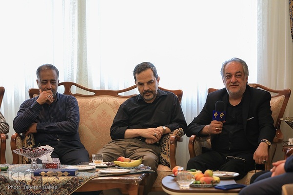 دیدار جامعه قرآنی با خانواده‌ شهید محمدصالحی