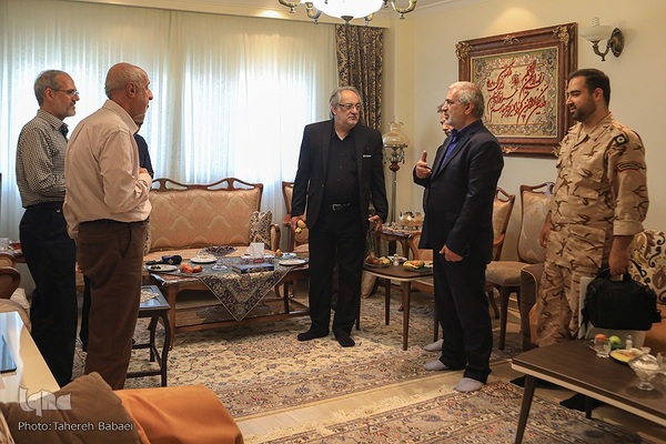 دیدار جامعه قرآنی با خانواده‌ شهید محمدصالحی