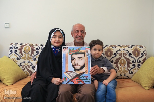 دیدار جامعه قرآنی با خانواده‌ شهید محمدصالحی