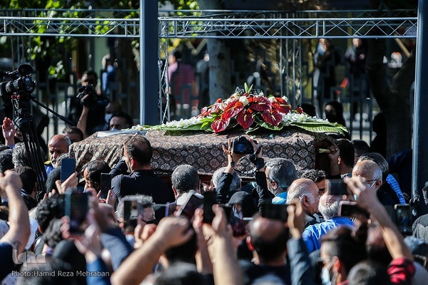 تشییع پیکر سایه زیر آسمان تهران