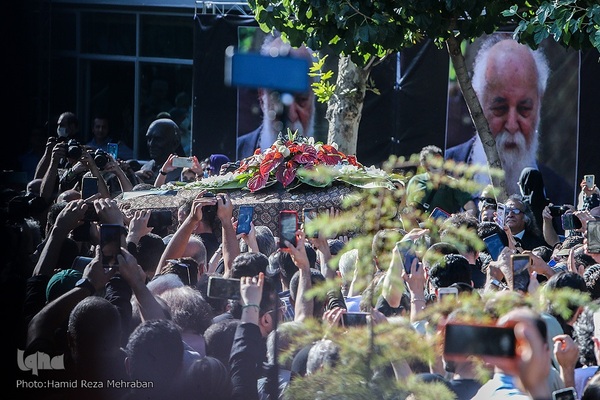 تشییع پیکر سایه زیر آسمان تهران