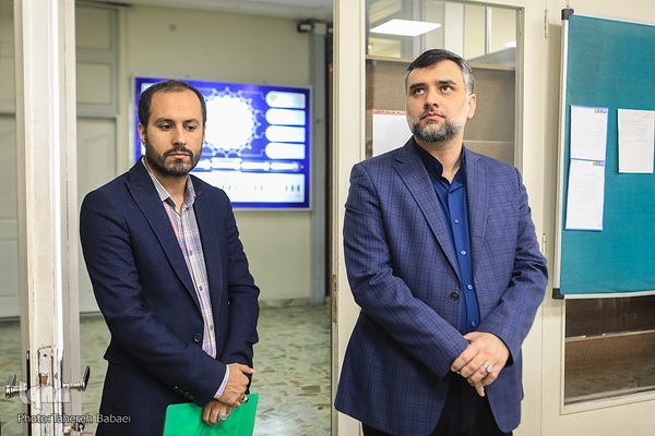 بازدید علی رمضانی مدیرعامل موسسه خانه کتاب از ایکنا