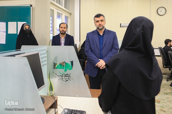 بازدید علی رمضانی مدیرعامل موسسه خانه کتاب از ایکنا