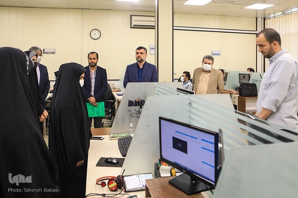 بازدید علی رمضانی مدیرعامل موسسه خانه کتاب از ایکنا