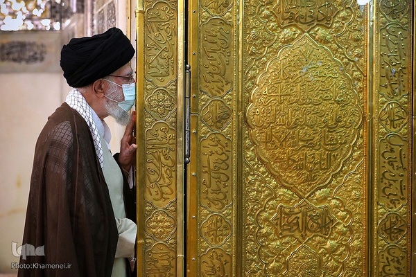 غبارروبی مضجع مطهر رضوی در سفر به مشهد مقدس