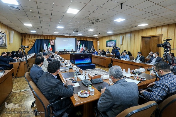 نشست علمی «بحران آب و استفاده فنآوری‌های نوین شیرین‌سازی و انتقال آب»