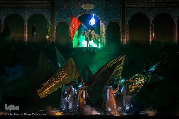 نمایش بزرگ میدانی تنهاتر از مسیح