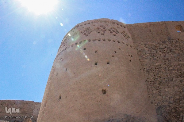 قلعه‌ای در سرزمین ناشناخته‌ها