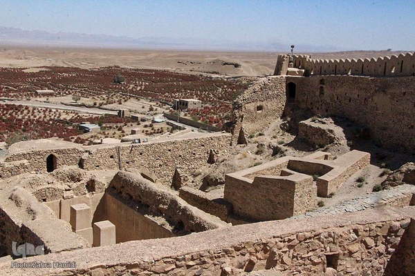 قلعه‌ای در سرزمین ناشناخته‌ها