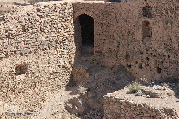 قلعه‌ای در سرزمین ناشناخته‌ها