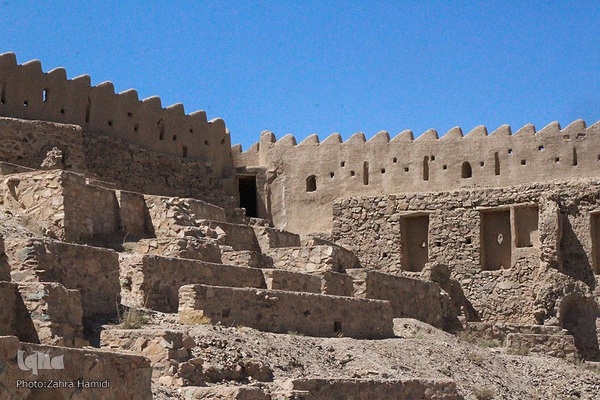 قلعه‌ای در سرزمین ناشناخته‌ها