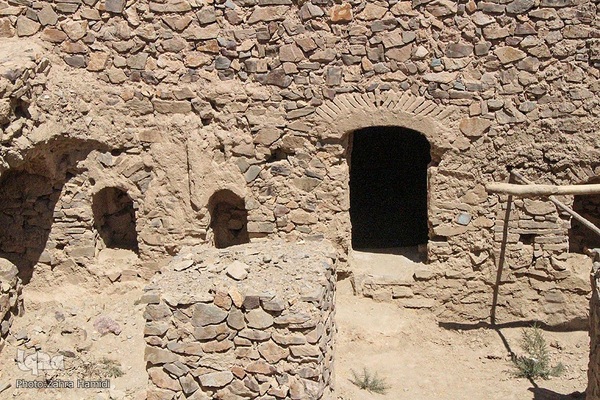 قلعه‌ای در سرزمین ناشناخته‌ها