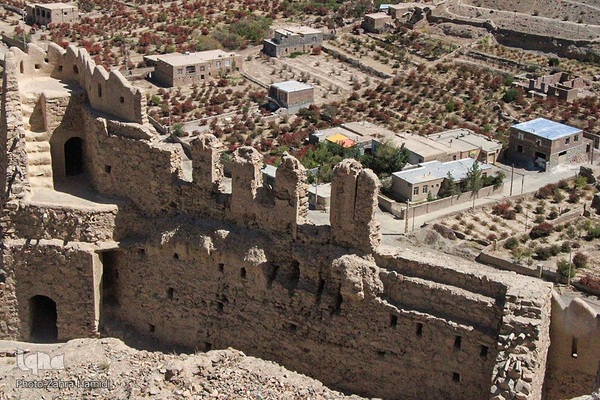 قلعه‌ای در سرزمین ناشناخته‌ها