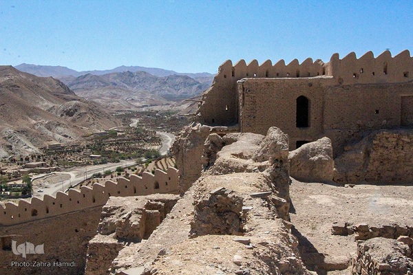 قلعه‌ای در سرزمین ناشناخته‌ها