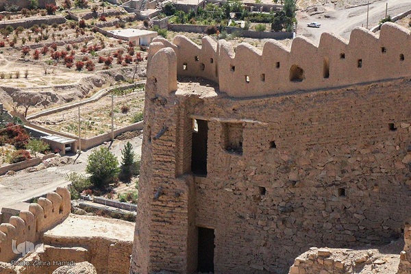 قلعه‌ای در سرزمین ناشناخته‌ها