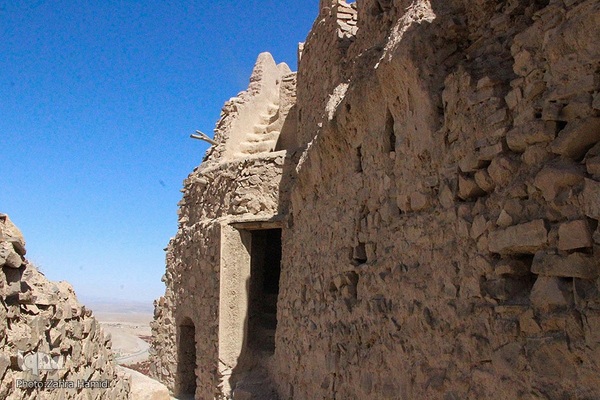 قلعه‌ای در سرزمین ناشناخته‌ها