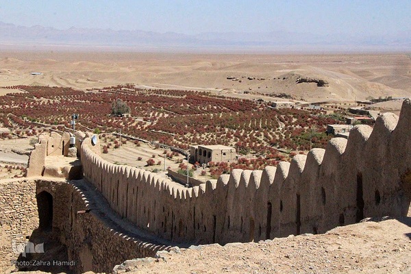 قلعه‌ای در سرزمین ناشناخته‌ها