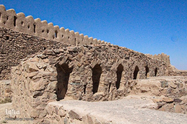 قلعه‌ای در سرزمین ناشناخته‌ها