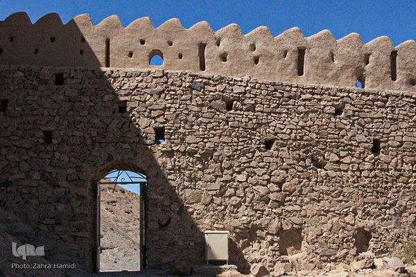 قلعه‌ای در سرزمین ناشناخته‌ها