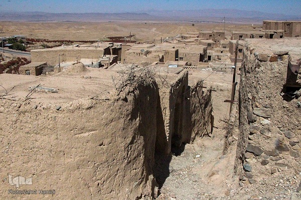 قلعه‌ای در سرزمین ناشناخته‌ها