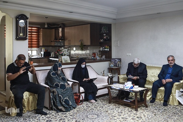 دیدار جامعه قرآنی با خانواده شهید حمید صفاری