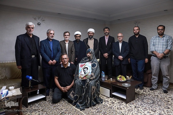 دیدار جامعه قرآنی با خانواده شهید حمید صفاری