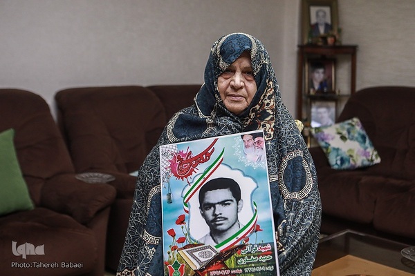 دیدار جامعه قرآنی با خانواده شهید حمید صفاری