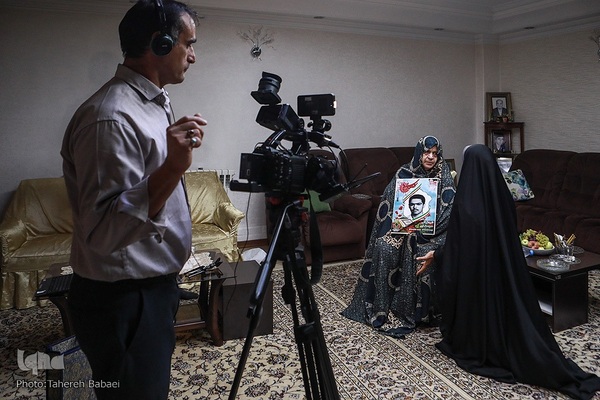 دیدار جامعه قرآنی با خانواده شهید حمید صفاری