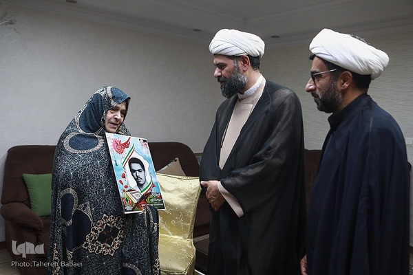 دیدار جامعه قرآنی با خانواده شهید حمید صفاری