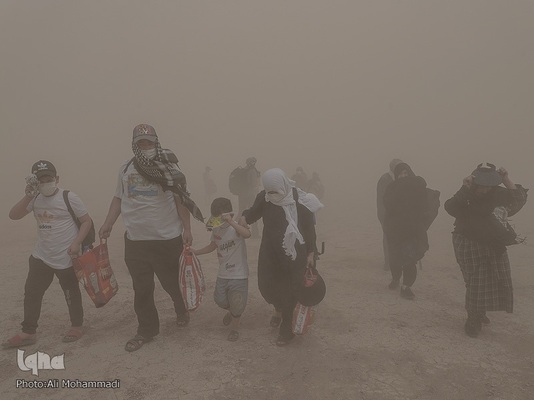 پیاده‌روی در غبار