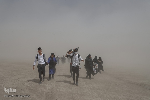 پیاده‌روی در غبار