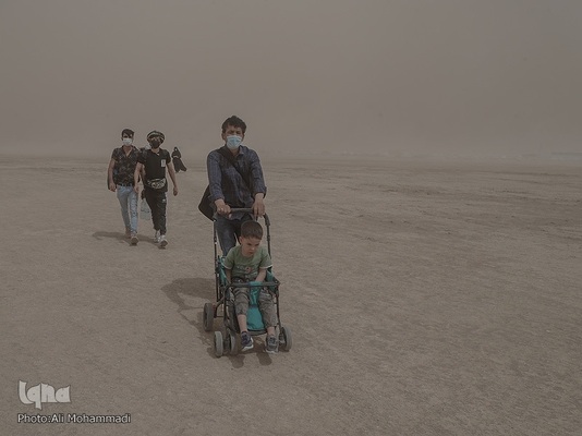 پیاده‌روی در غبار