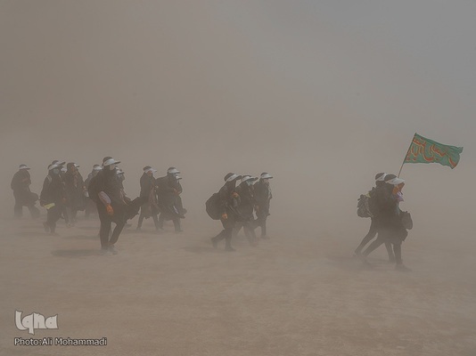 پیاده‌روی در غبار