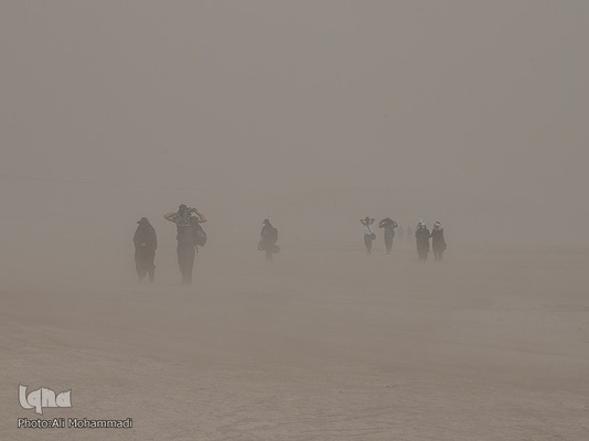 پیاده‌روی در غبار