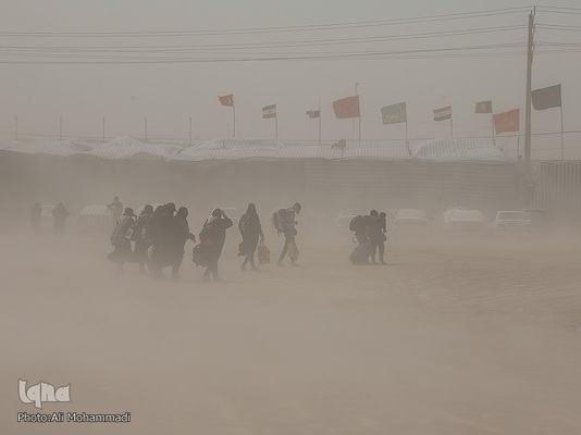 پیاده‌روی در غبار