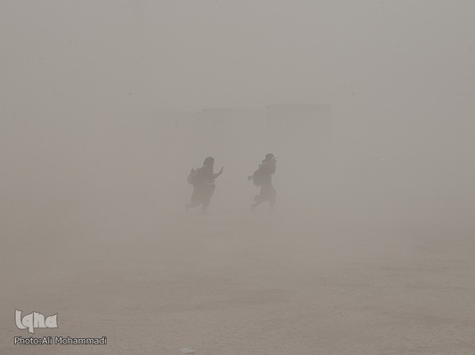 پیاده‌روی در غبار