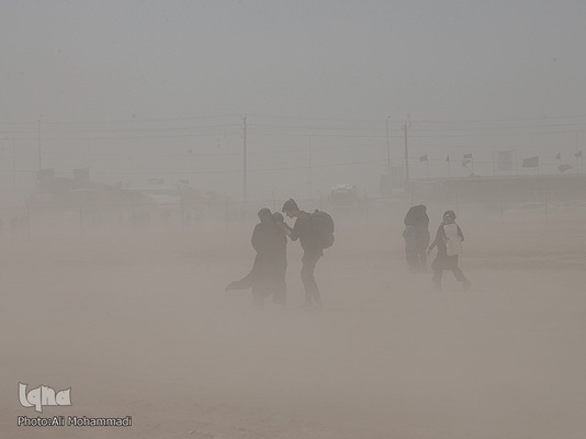 پیاده‌روی در غبار