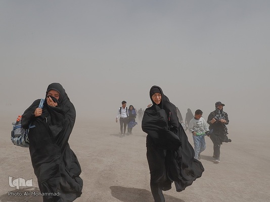 پیاده‌روی در غبار