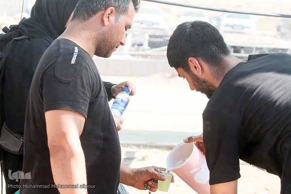 پیاده‌روی زائران اربعین در چذابه