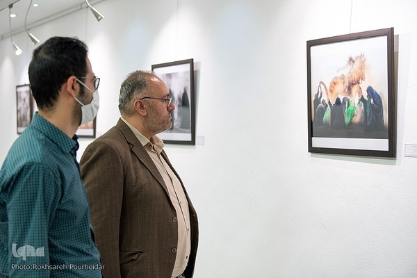 افتتاحیه نمایشگاه عکس «انا من حسین»
