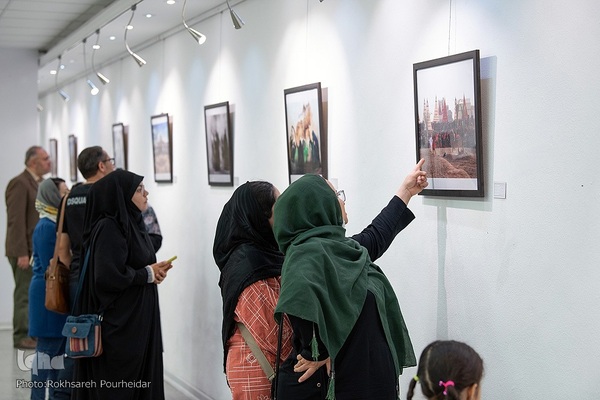 افتتاحیه نمایشگاه عکس «انا من حسین»