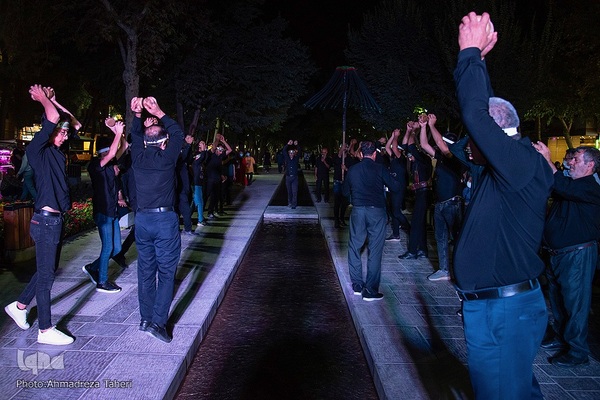 اجرای آیین سنج‌زنی آران بیدگل در چهارباغ اصفهان‎‎