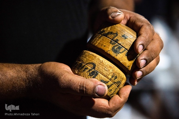 اجرای آیین سنج‌زنی آران بیدگل در چهارباغ اصفهان‎‎