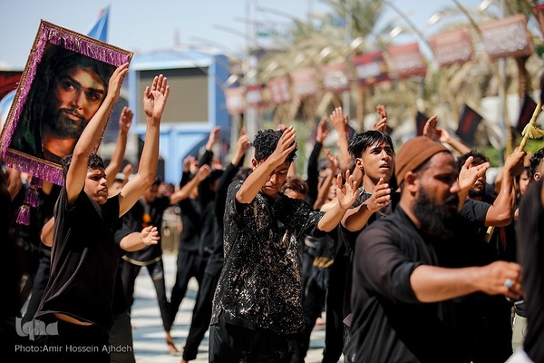 لحظه‌های دلتنگی در آستان حسینی