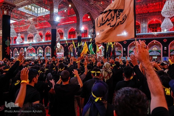 لحظه‌های دلتنگی در آستان حسینی