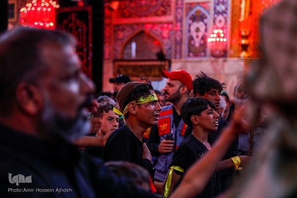 لحظه‌های دلتنگی در آستان حسینی
