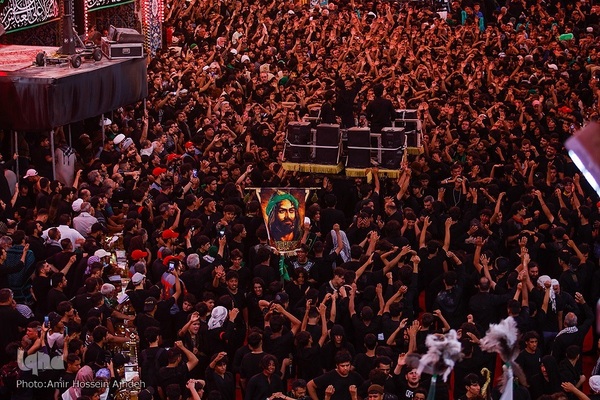 لحظه‌های دلتنگی در آستان حسینی