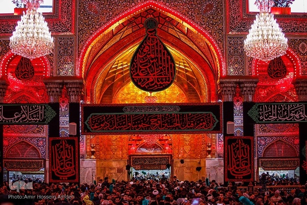 لحظه‌های دلتنگی در آستان حسینی