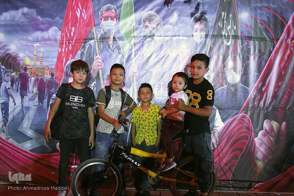 جاماندگان اربعین حسینی در حرم حضرت شاهچراغ‌(ع) در شیراز